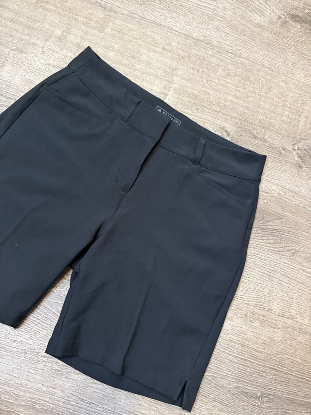 •ADIDAS• GOLF SHORTS - Picture 2 of 6